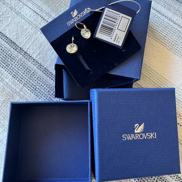 Swarovski rose gold dangle earrings - Picture 5 of 6